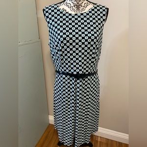 LIZ CLAIBORNE SZ 12 NAVY GREEN, AND WHITE SLEEVELESS DRESS WITH POCKETS AND BELT